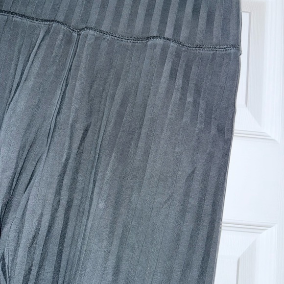 Aerie Pleated Shorts - Picture 3 of 6